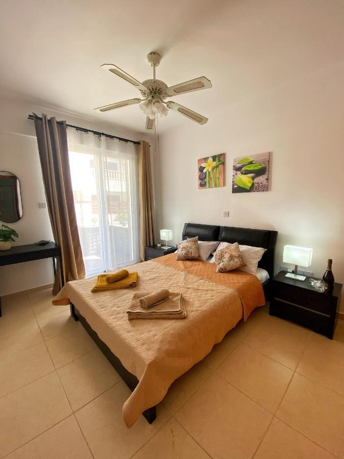 Cozy Poolside Apartment Paphos Eksteriør billede