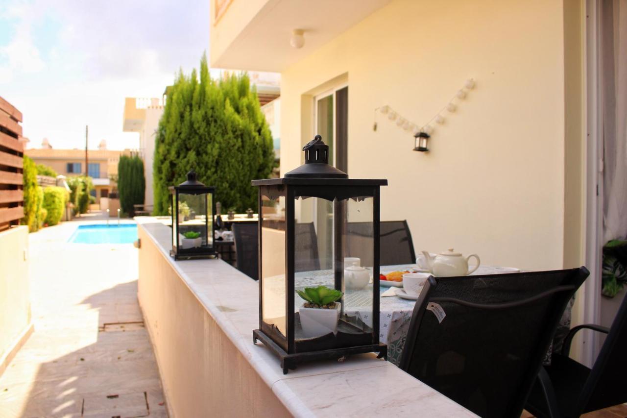 Cozy Poolside Apartment Paphos Eksteriør billede