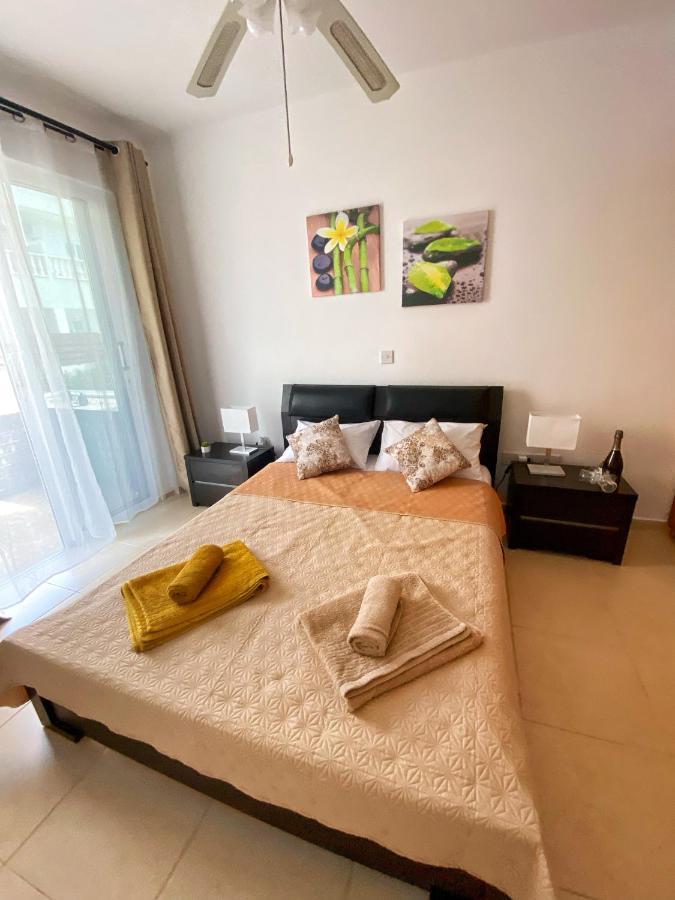 Cozy Poolside Apartment Paphos Eksteriør billede
