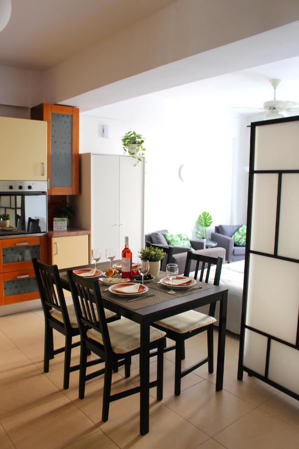 Cozy Poolside Apartment Paphos Eksteriør billede